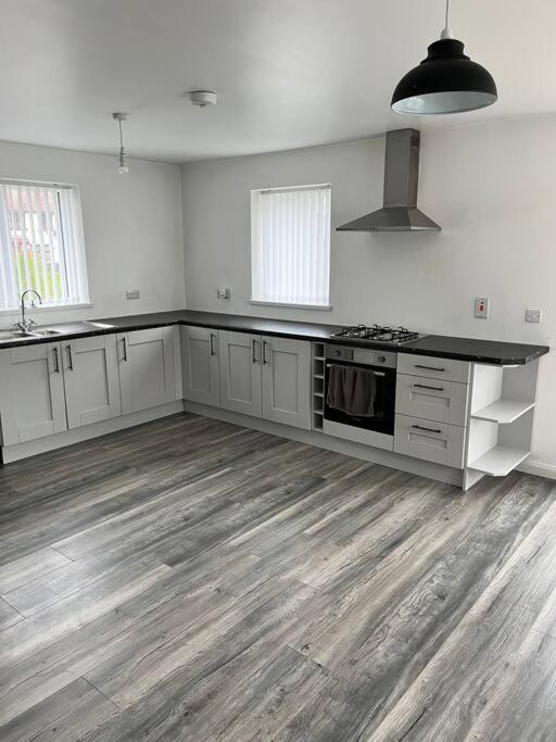 Conveniently Located, Close To City And Quiet Area Londonderry Exterior foto